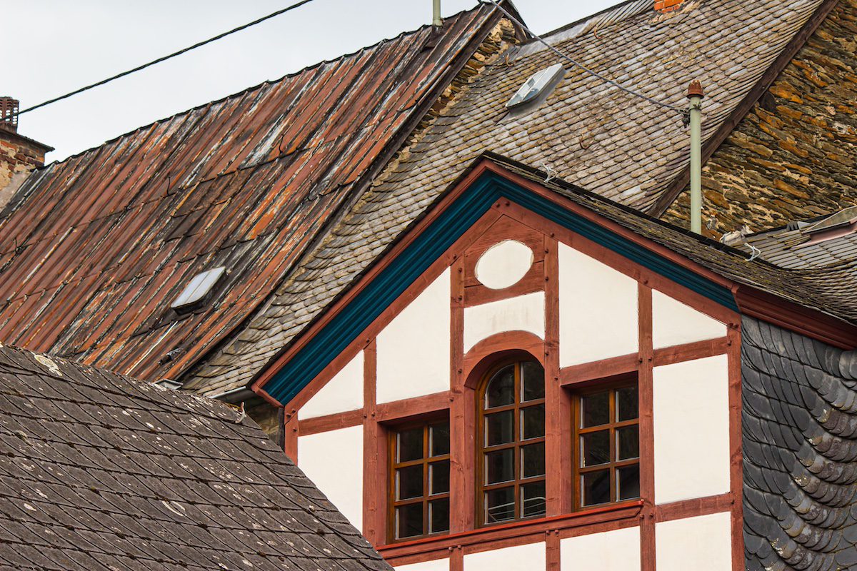 Wann muss man das Dach erneuern?