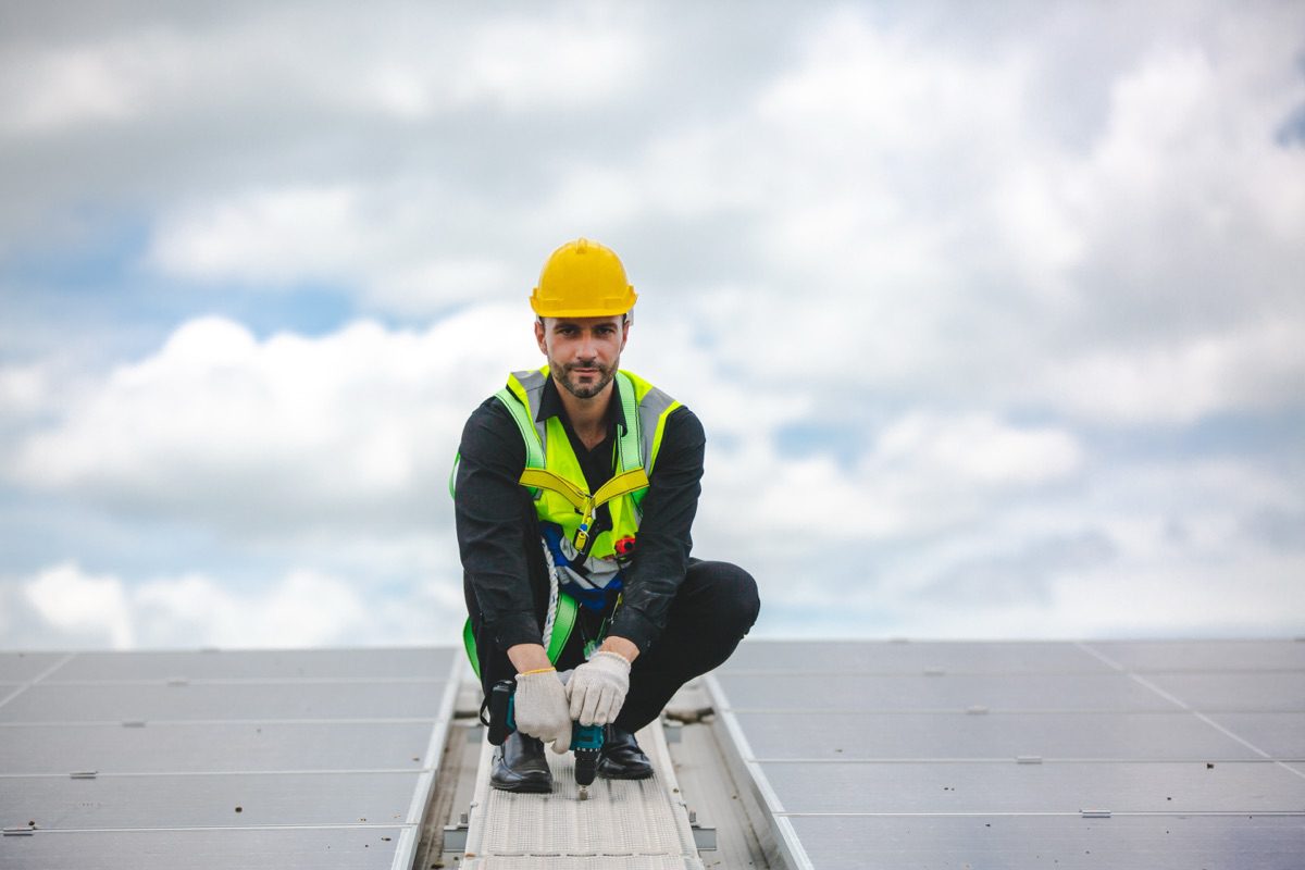 Wie wird man Dachdecker? Der Weg zum Traumjob in der Höhe